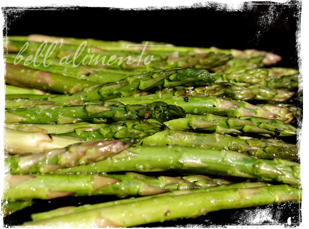 close up of asparagus spears on grill pan 