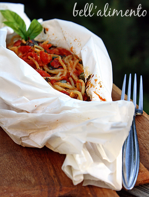 spaghetti baked in parchment paper 