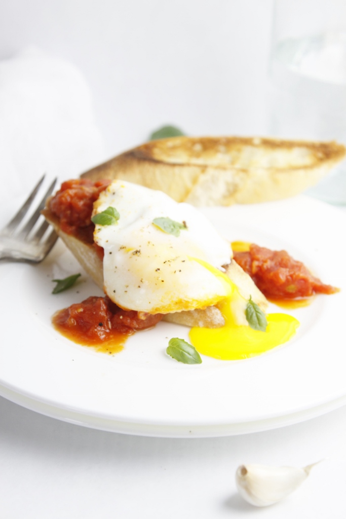 Poached Eggs in Tomato Sauce www.bellalimento.com