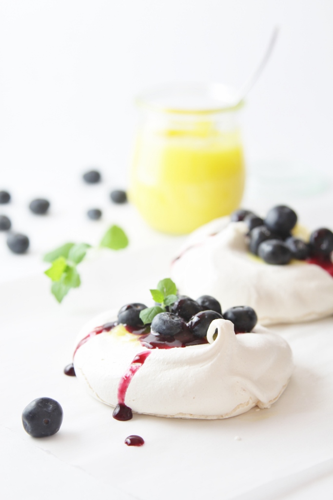 Pavlova with Lemon Curd and Berry Compote www.bellalimento.com