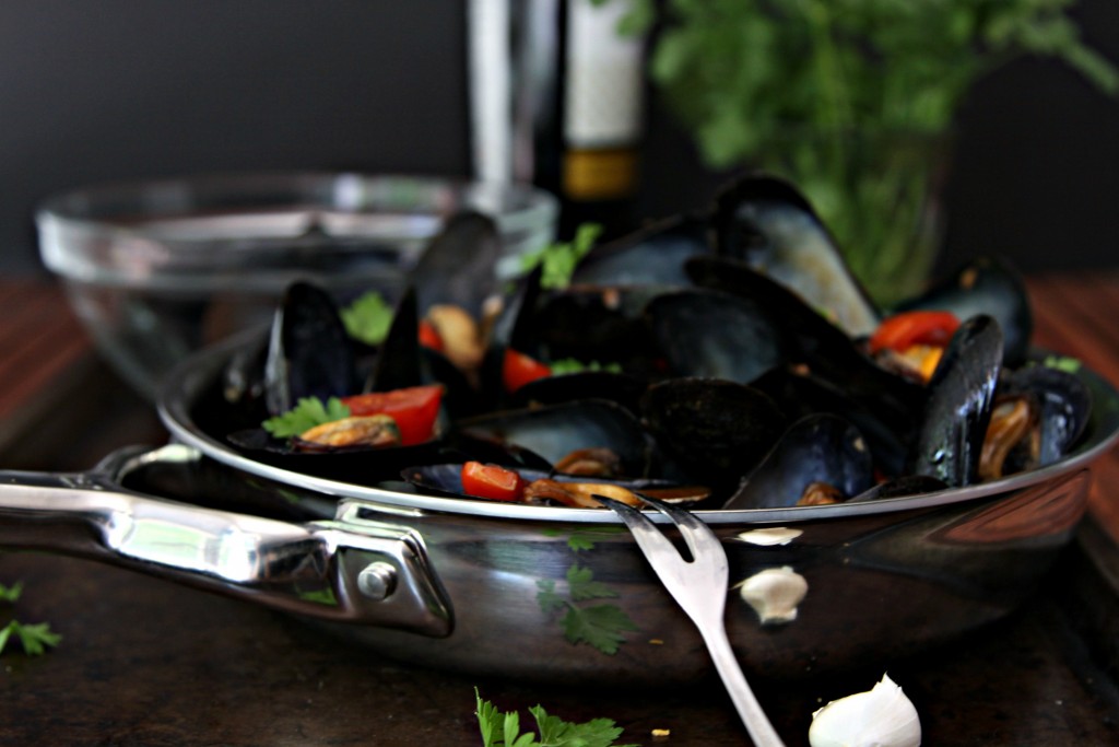 Mussels with Tomato and White Wine