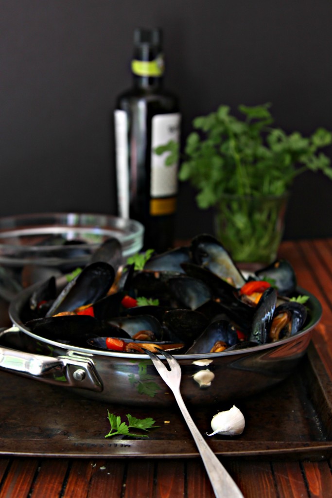 Mussels with Tomato and White Wine