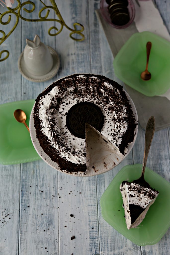 oreo ice cream cake with slice missing green cake plates with slice of cake